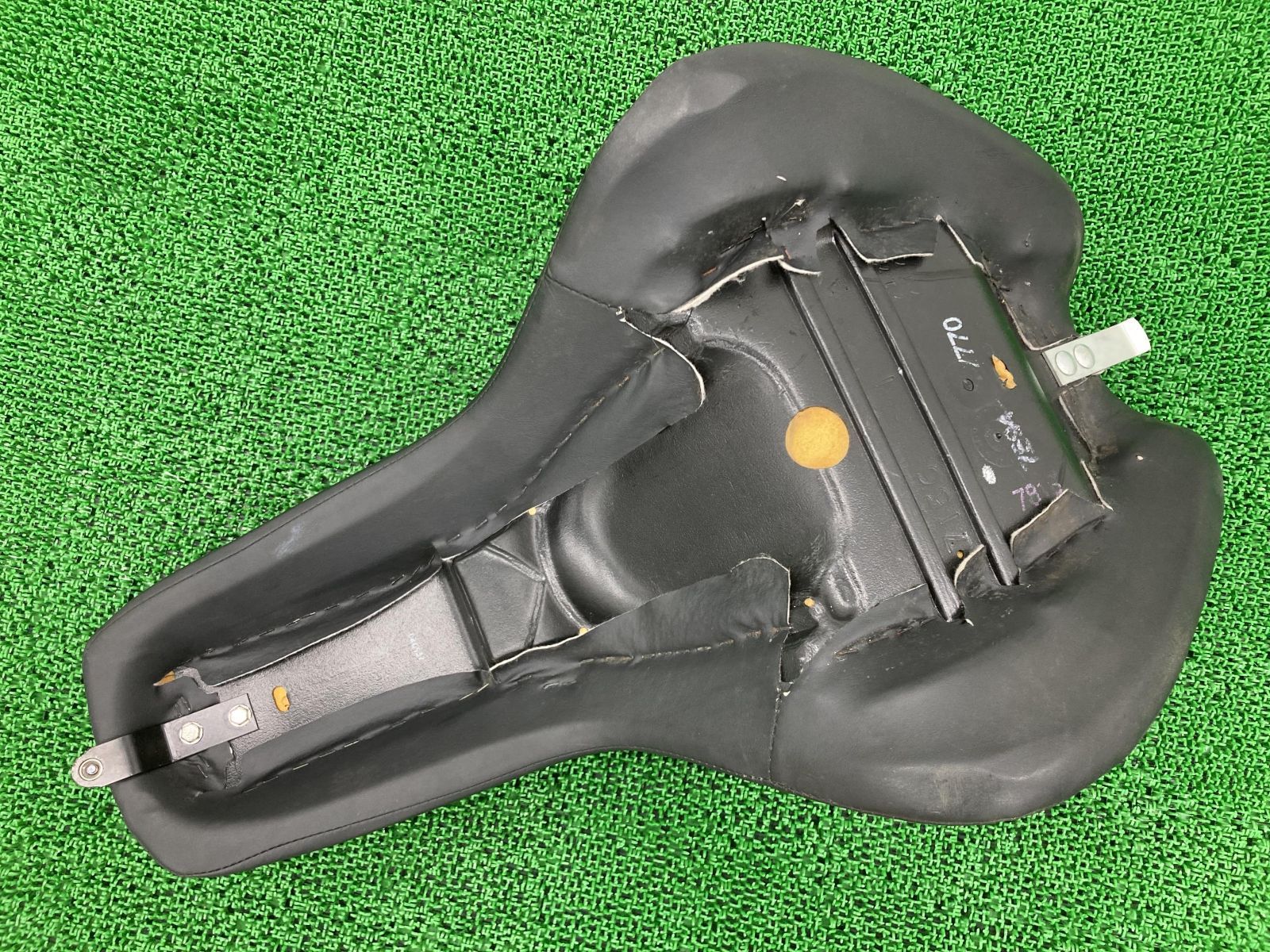FXSTD1450 シート ハーレー 純正 中古 バイク 部品 ソフテイルデュース