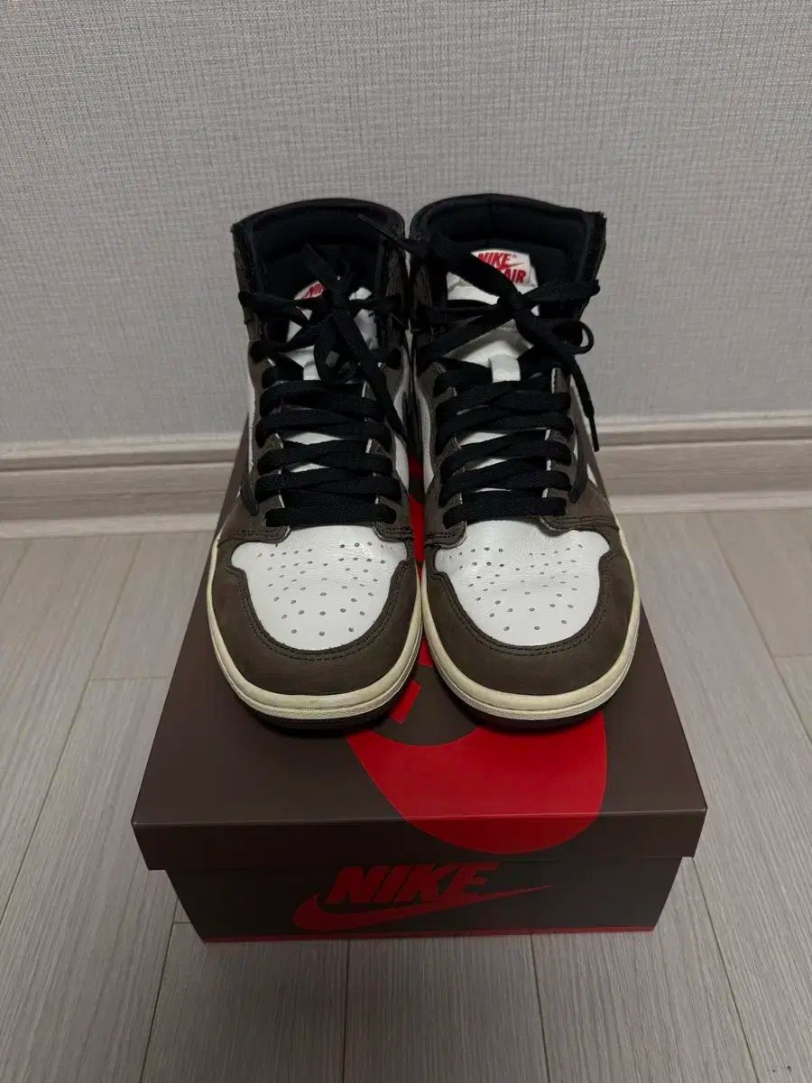 ジョーダン1 トラヴィス スコット モカ ハイ