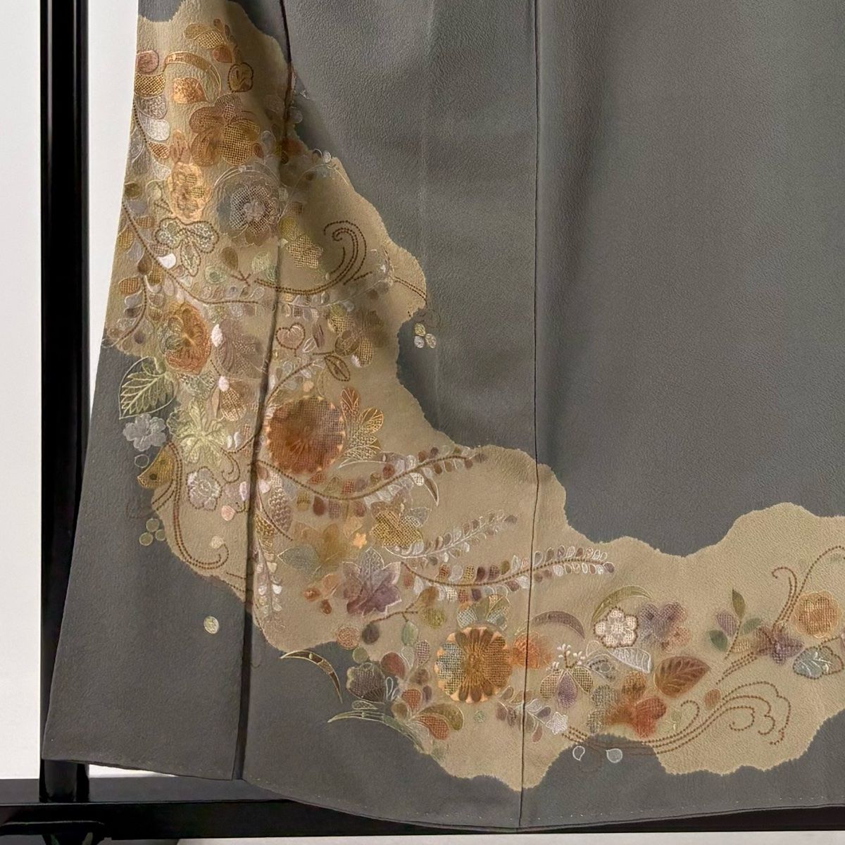 訪問着 身丈158.5cm 裄丈67cm M 袷 花唐草 道長取り 刺繍 灰色 正絹 秀品