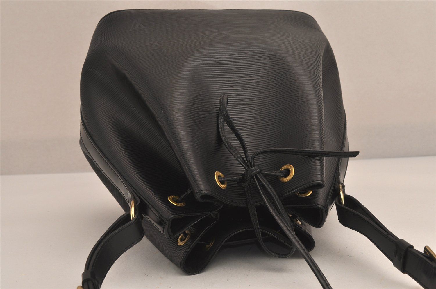 LOUIS VUITTON ルイヴィトン エピ プチノエ 黒 M59012 ルイヴィトンプチノエ 14127 ノワール ユニセックス エピレザー