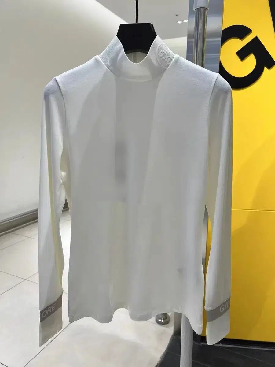 新品ジーフォアG/FOREゴルフレディースシャツ·パンツ　2点セット 新品ジーフォアG/FOREゴルフウェアレディースシャツ 長袖