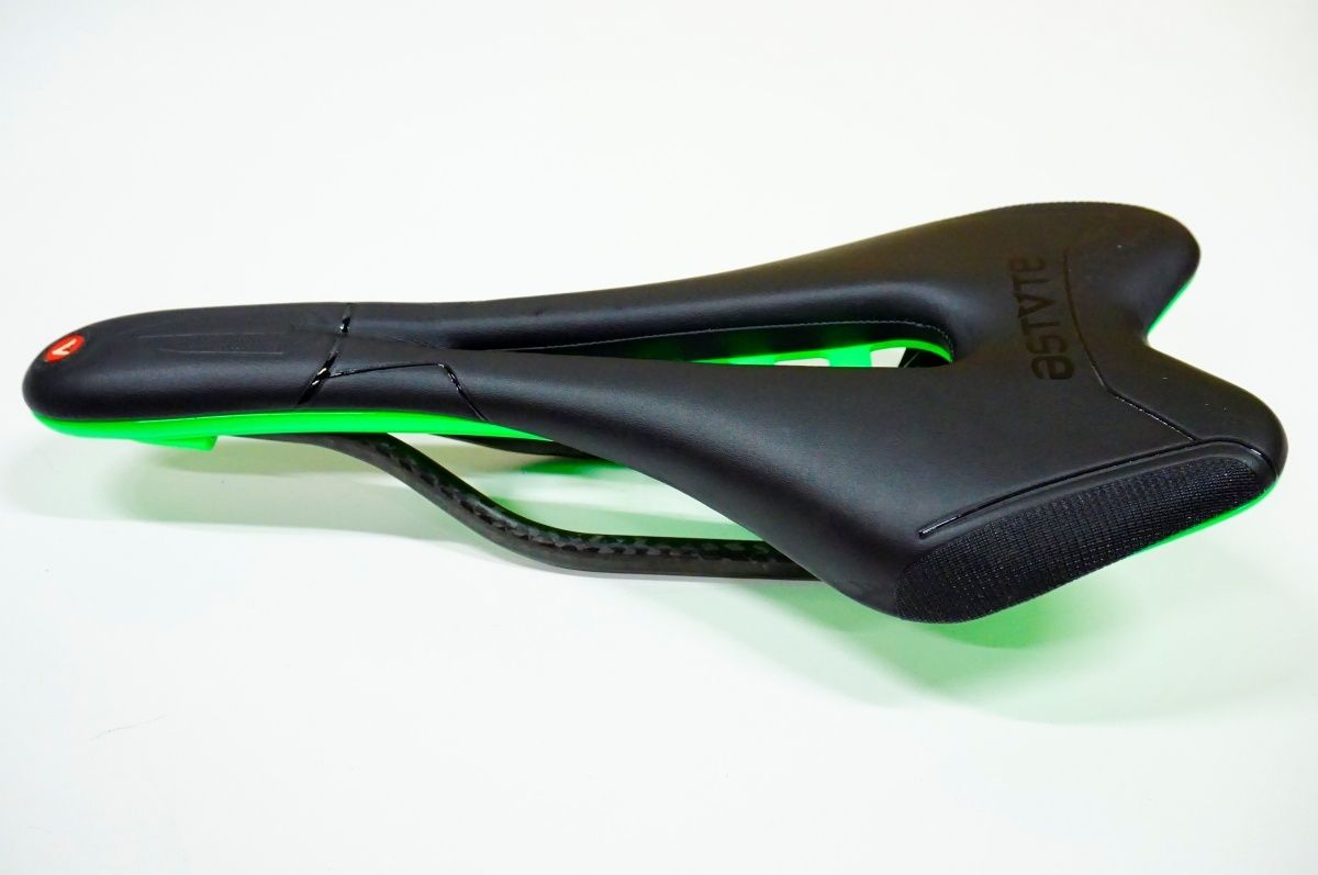 ASTUTE 「アスチュート」 SKYLITE VT CARBON NIO サドル