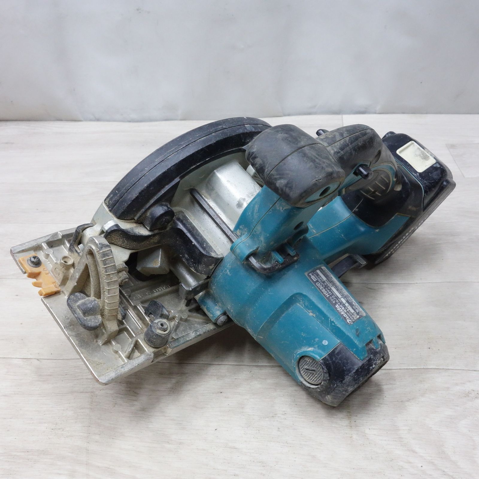 送料無料] ◇マキタ 165mm 充電式 マルノコ 18V HS630D バッテリー付き 