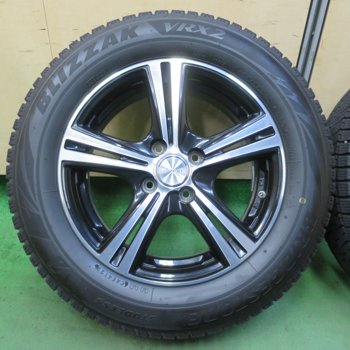 バリ溝!22年!キレイ!8.5分☆スタッドレス 185/65R15 バリ溝!22年!キレイ!8.5分☆スタッドレス 185/65R15