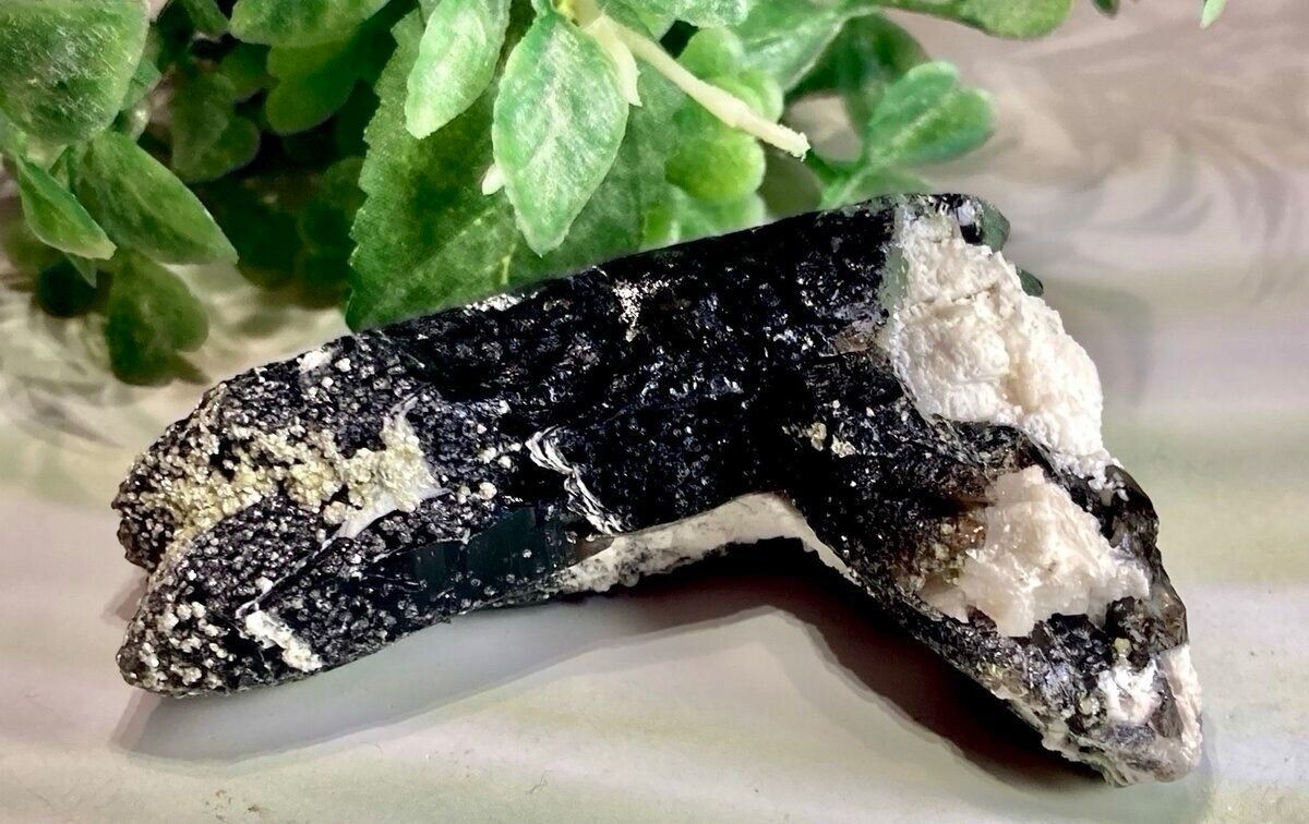 守護石✨　モリオン　黒水晶　金雲母共生　原石　ラフストーン　クラスター 守護石✨ モリオン 黒水晶 金雲母共生 原石 ラフストーン