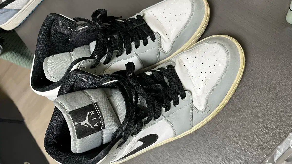 ジョーダン スモークグレイ ミッド 295