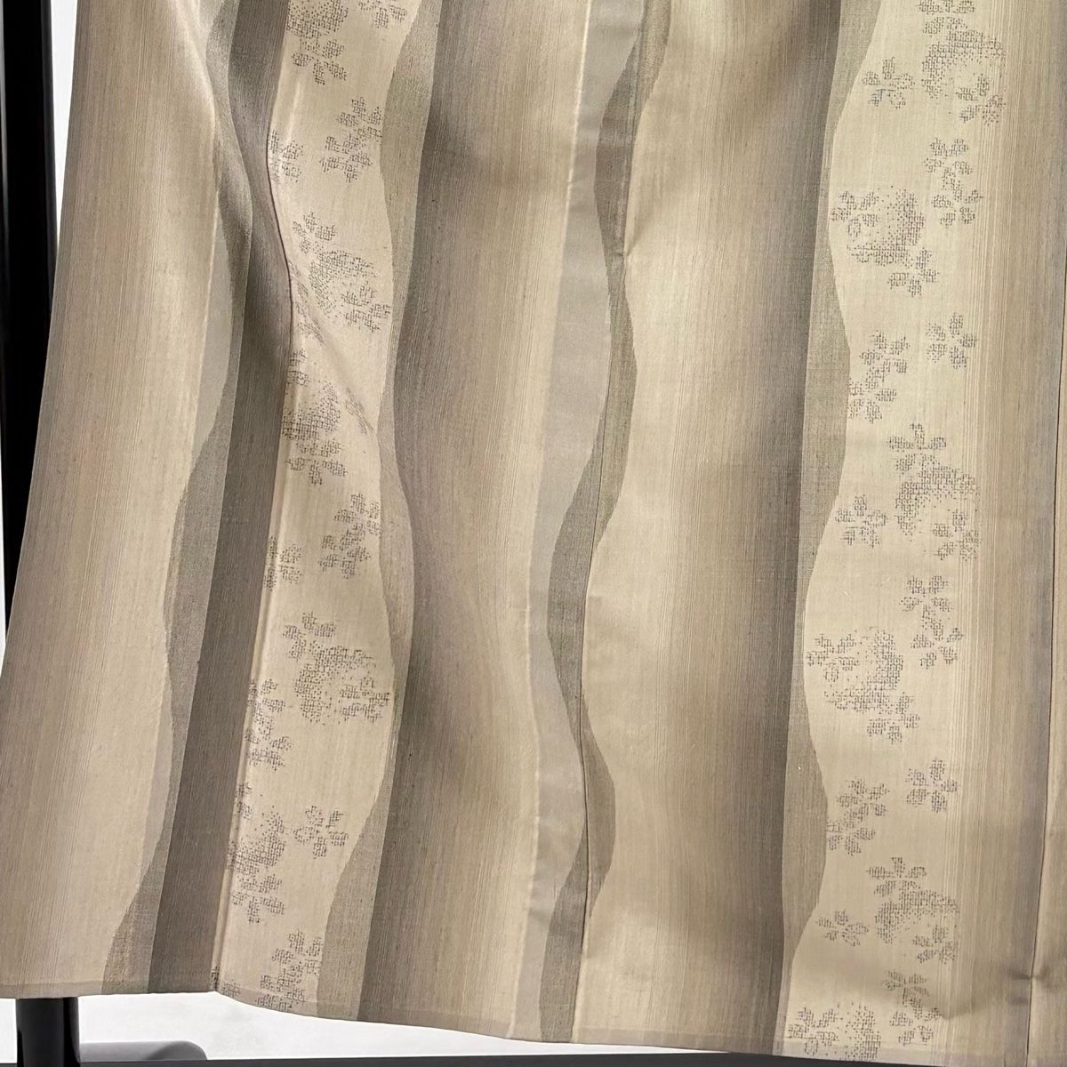 値下げセール。 紬 身丈157cm 裄丈63cm S 単衣 桜 雪輪 灰茶 正絹