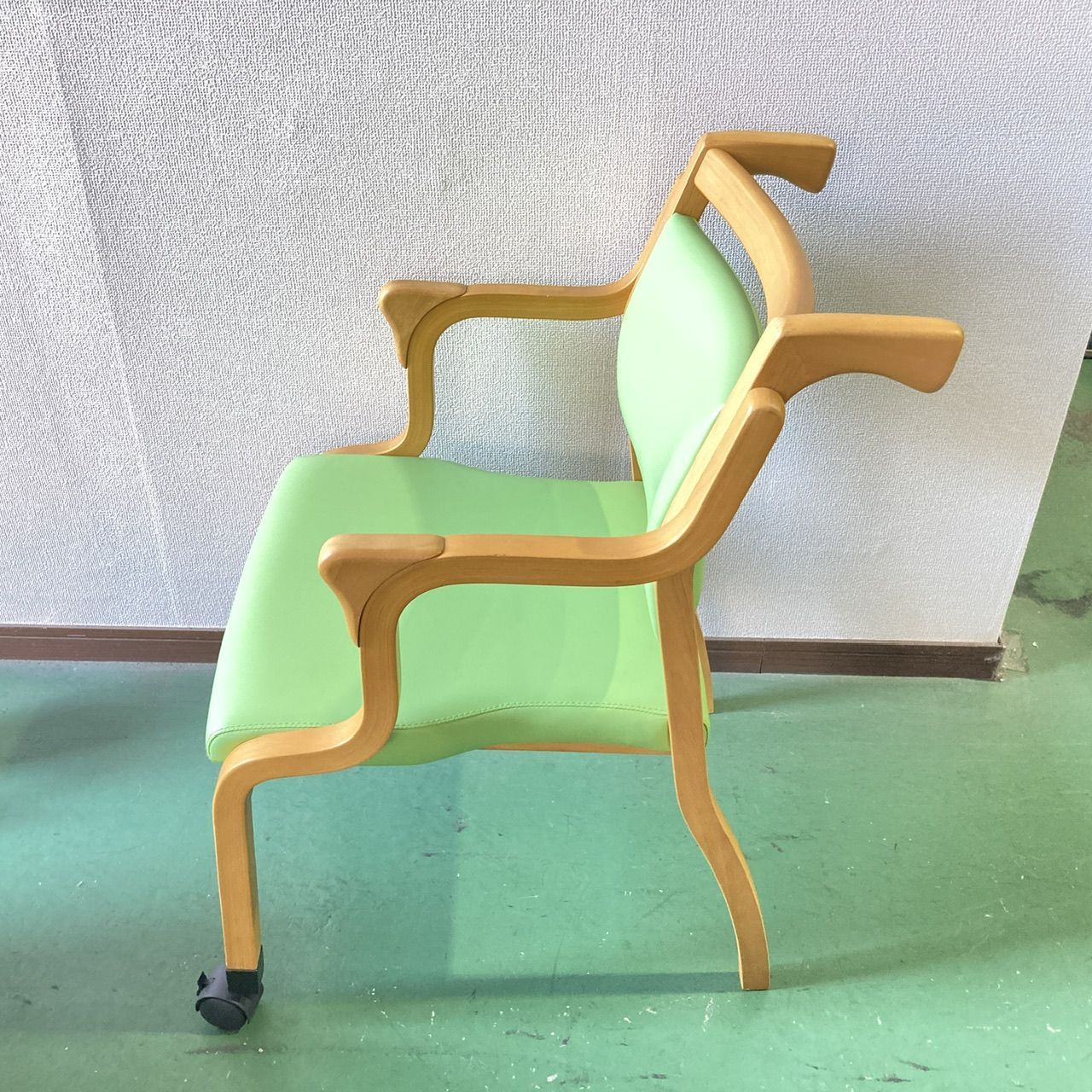 介護用椅子 前脚キャスター付きチェア 管理番号 I 4-ND