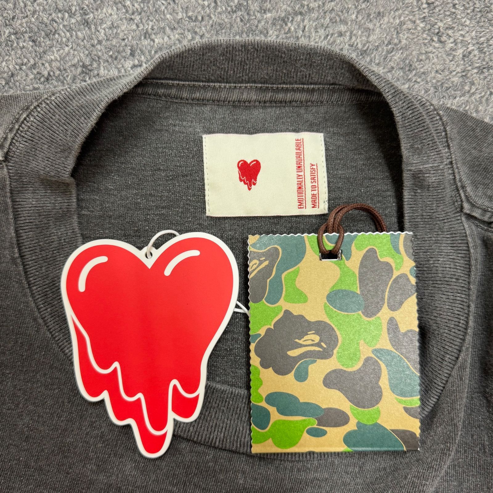 送料関税込み■EMOTIONALLY UNAVAILABLE■× Y2KコラボTシャツ UNIT（NIXON） tシャツ 「Garfield/ガーフィールド」コラボ