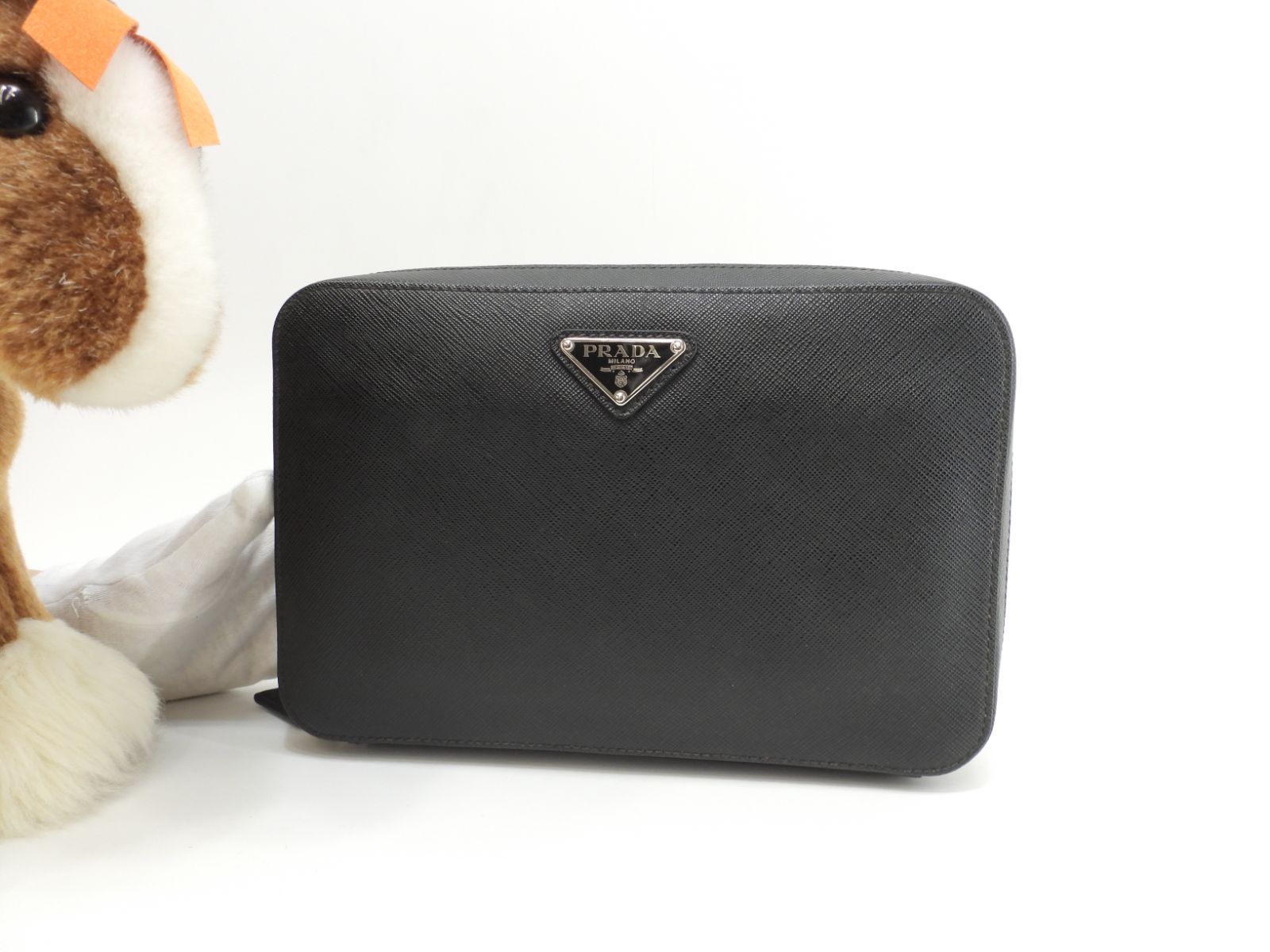 プラダ クラッチウォレットバッグ トリアングルロゴ サフィアーノレザー黒 財布 566
