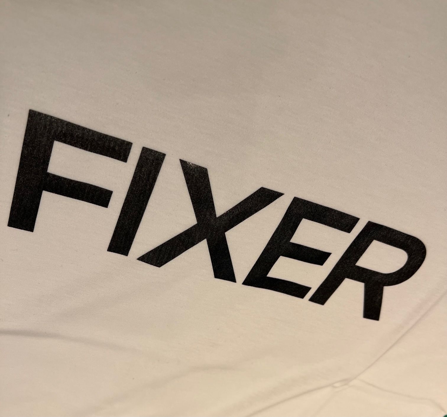 東京限定 FIXER Print Crew Neck T-shirt ロゴ Tシャツ フィクサー ホワイト - メルカリ