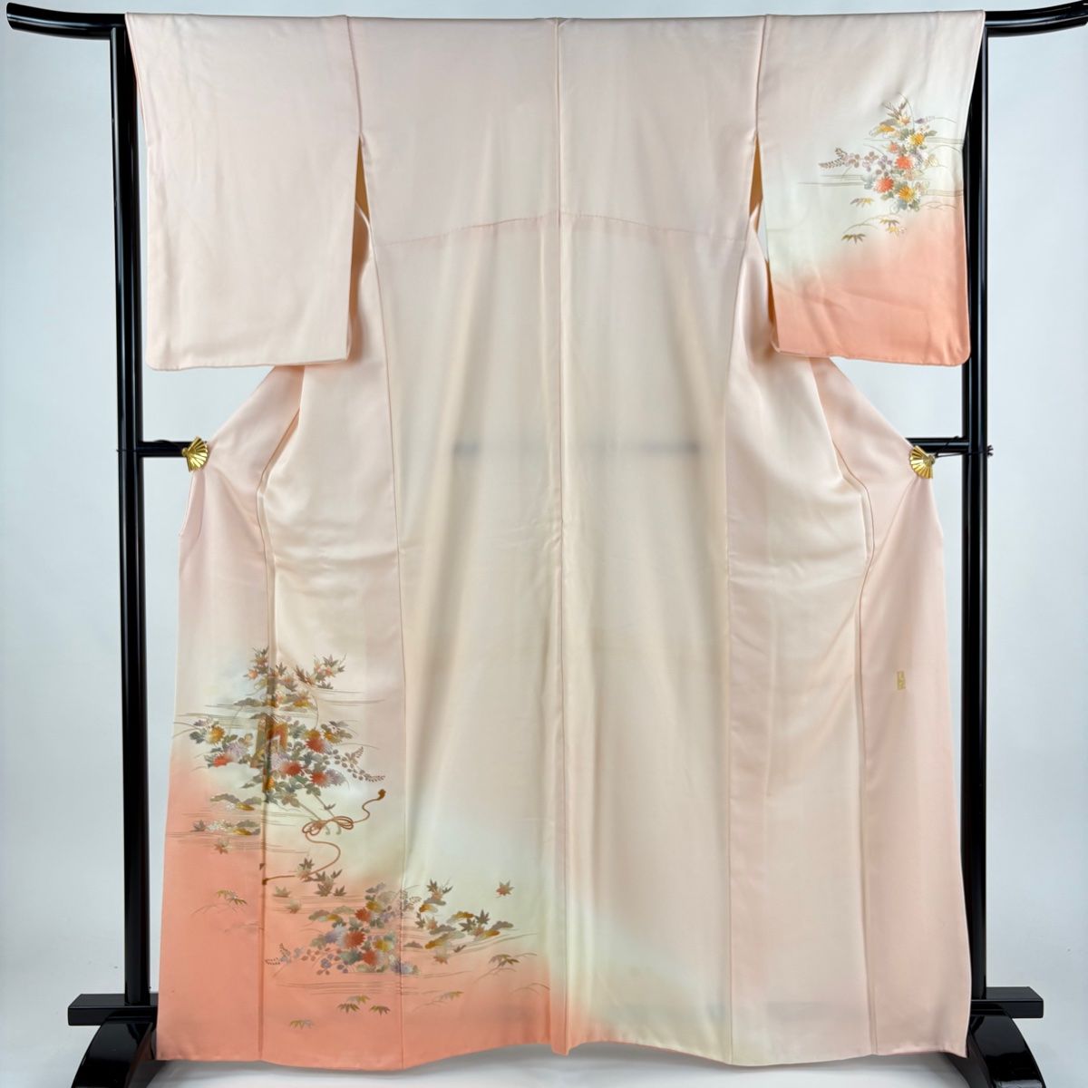 付下げ 身丈163.5cm 裄丈64cm M 袷 和田光正 落款 御所車 草花 金銀彩