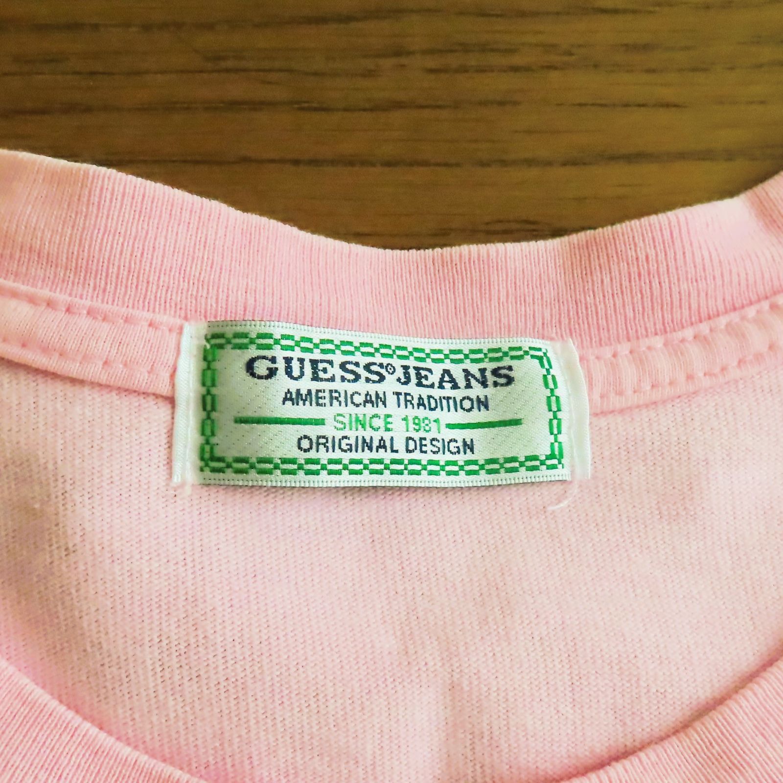 美品 GUESS ゲス Tシャツ L ピンク - メルカリ