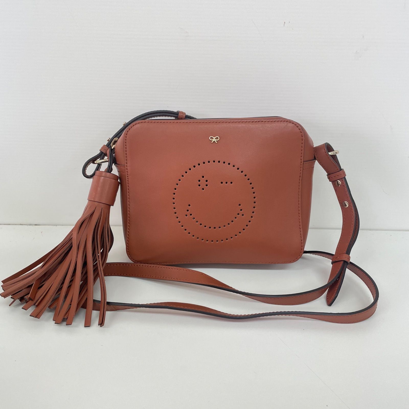 56014128ブランドAnya Hindmarch スマイリー ショルダーバッグ レザー レディース - dibrass.com