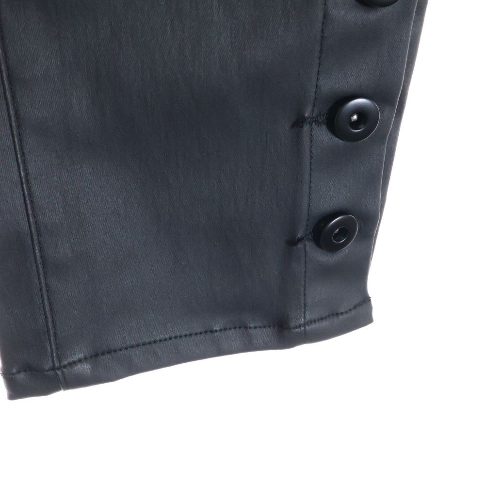 裾ボタン スキニーパンツ