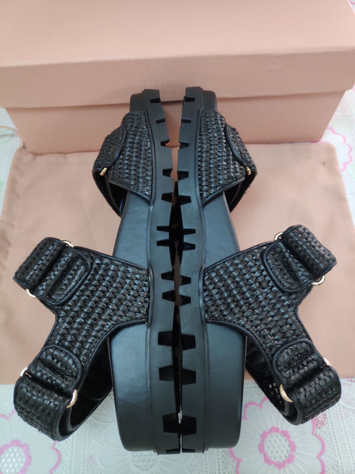 超人気✨Miumiu/ミュウミュウ サンダル 黒 スポーツサンダル