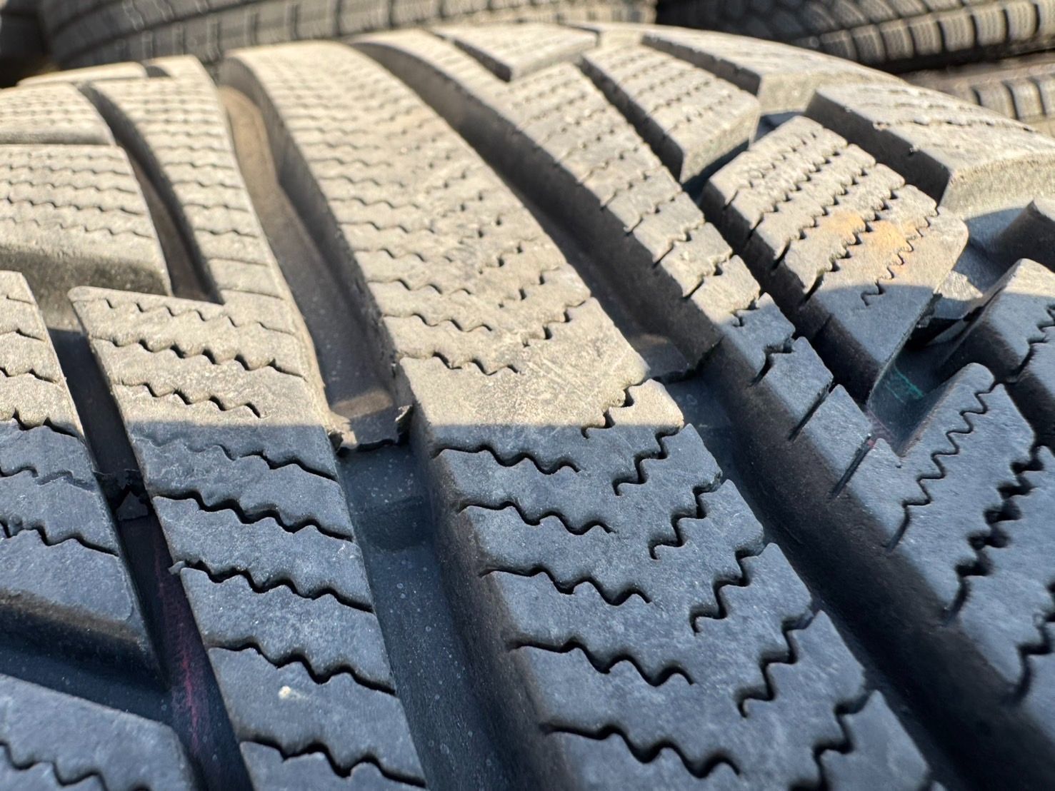 DUNLOP 235/50R18 24年製 冬タイヤ 【♯シャ-85 ②】 【公式通販】