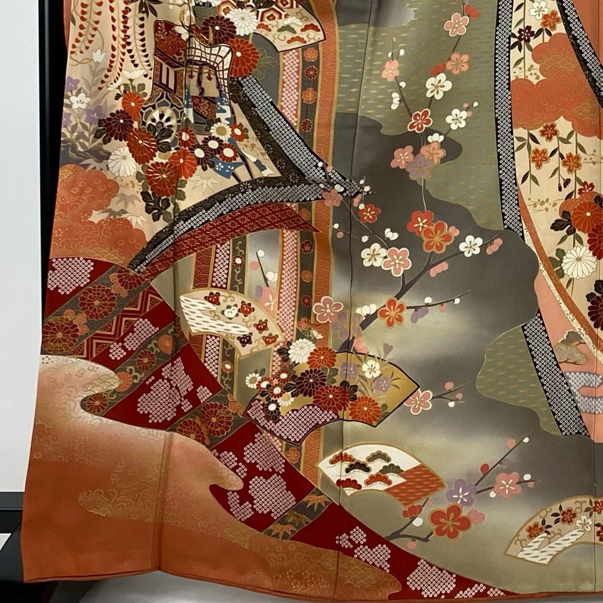 振袖 身丈165.5cm 裄丈66.5cm M 袷 御所車 扇面 金糸 金彩 灰茶