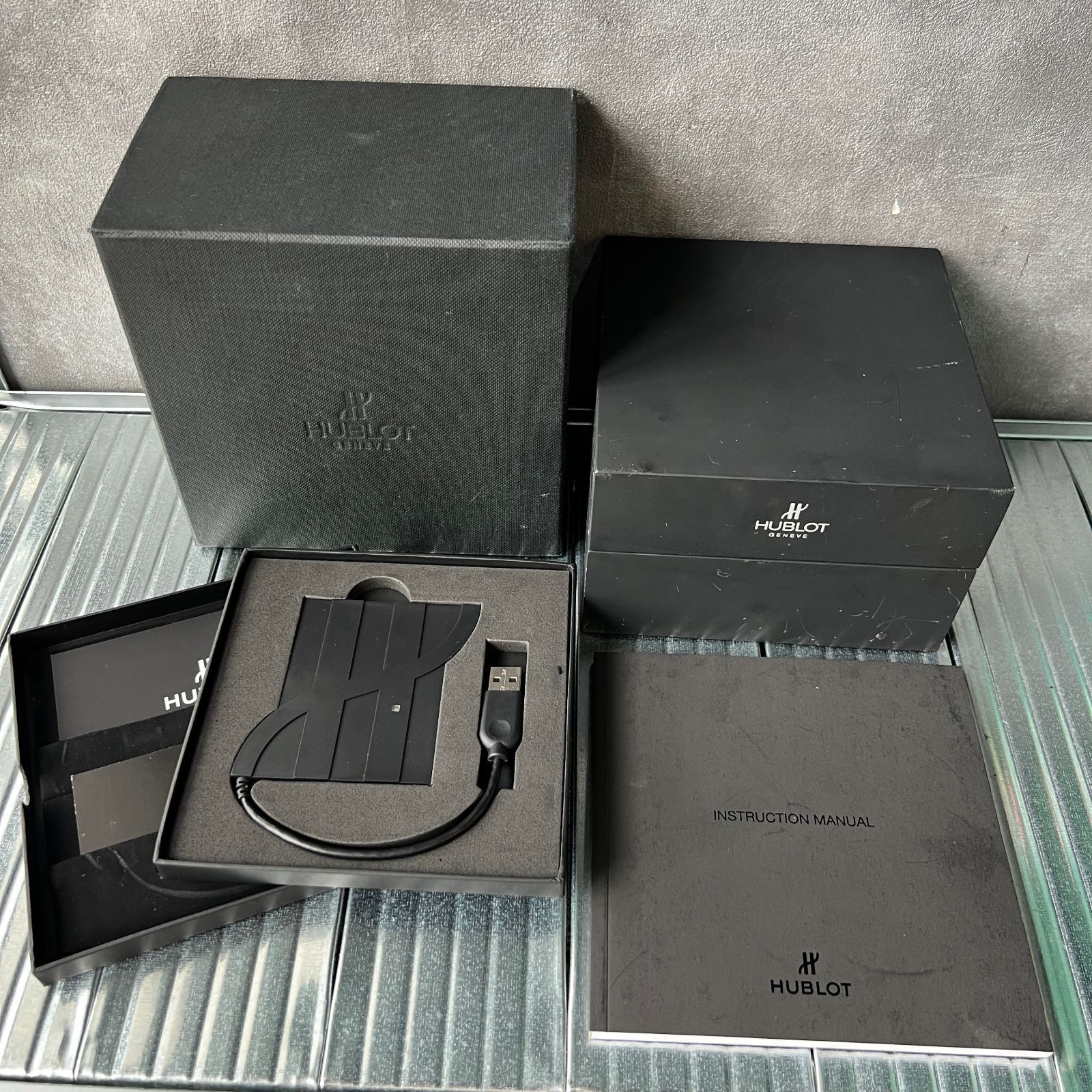 ウブロ HUBLOT 空箱 時計ケース USB・取扱説明書付 - メルカリ