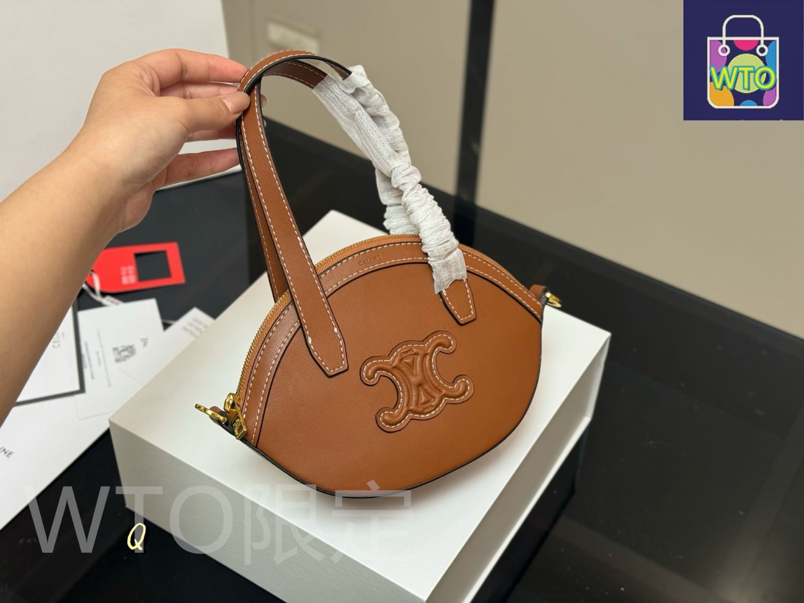 今日特価】Celine セリーヌ ギフトボックス付き ポーチバッグ