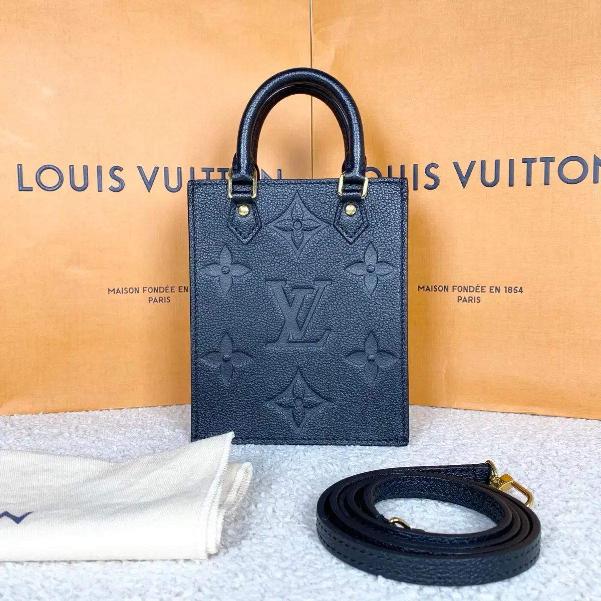 Louis Vuitton ルイヴィトン プティ サックプラ クロスバッグ