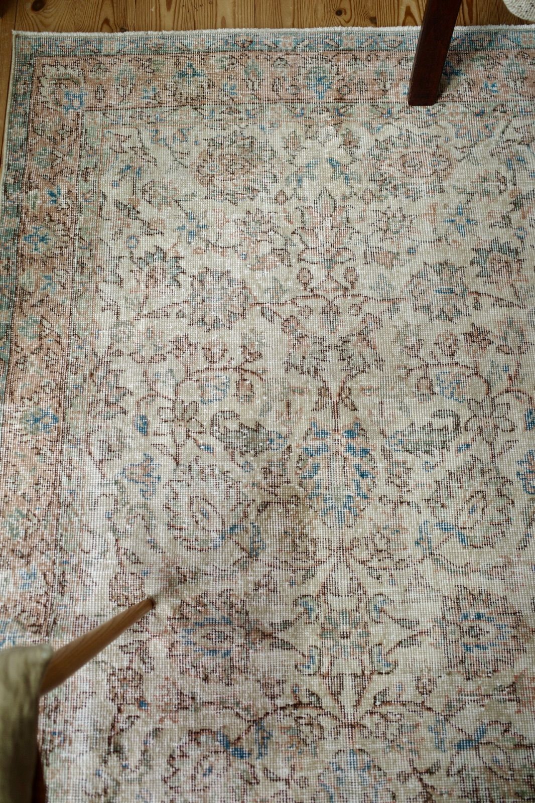 トルコ　ヴィンテージラグ　ピンク フローラル トルコ ヴィンテージラグ ピンクフローラル トルコ ヴィンテージラグ