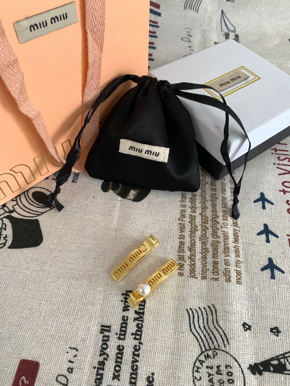 MIU MIU ゴールドパールヘアピン2個セット ☆おしゃれ☆MIU MIU ゴールド ヘアピン 2個セット ミュウミュウ