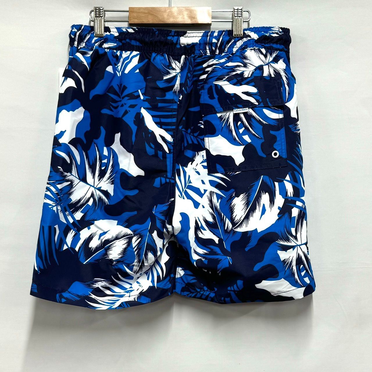 新入荷!!【日本未発売】Calvin Klein カルバンクライン リーフ