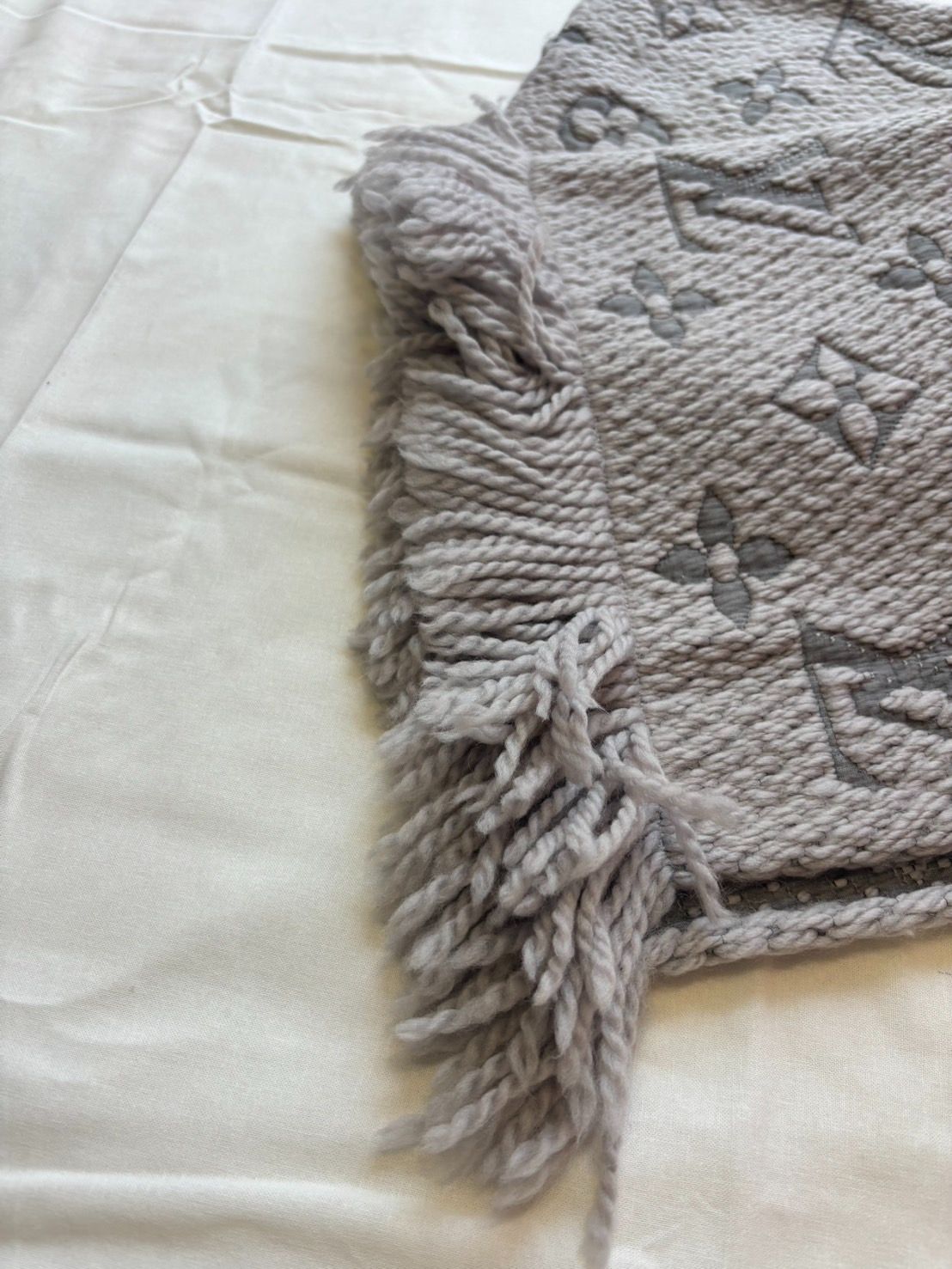 にゃんさま　 LOUIS VUITTON ルイヴィトン マフラー M74742 LOUIS VUITTON ルイヴィトン マフラー エシャルプ ロゴマニア