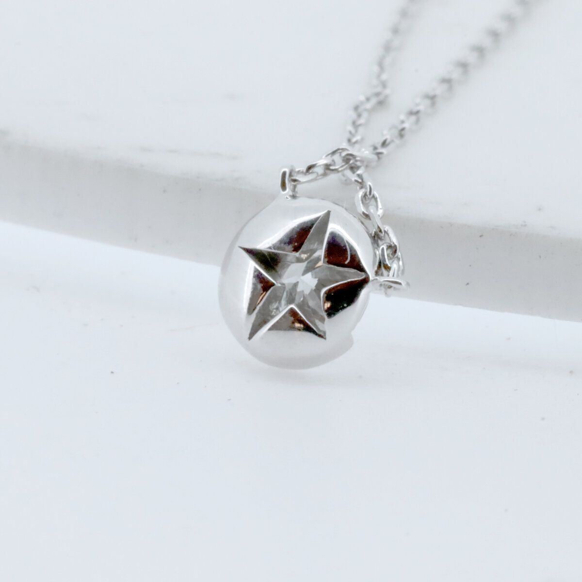 スタージュエリー　ムーンセッティング　ダイヤネックレス　K18YG　0.04ct　華奢　プチ