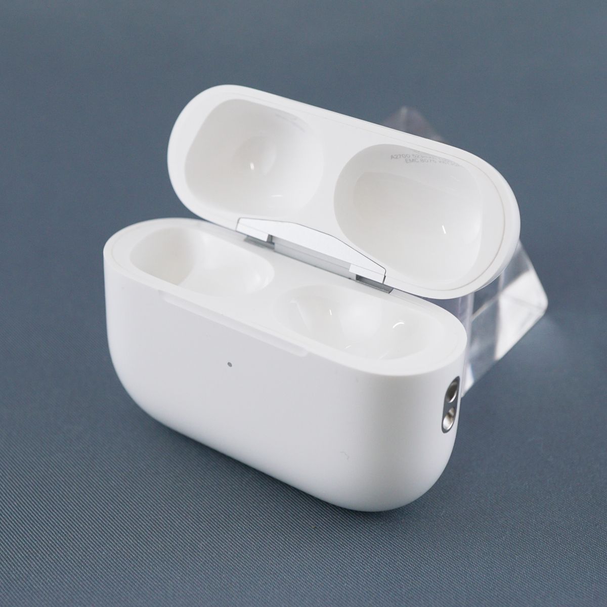 Apple AirPods Pro 第二世代 充電ケースのみ USED超美品 ワイヤレスイヤホン MagSafe充電ケース Lightning MQD83J/A 完動品 KR V0063