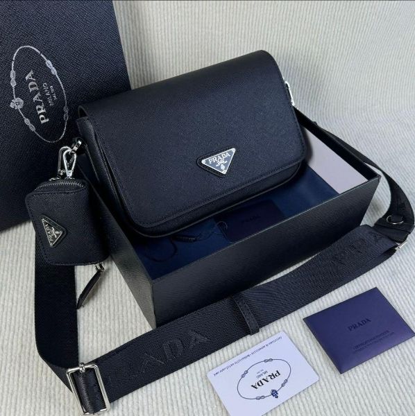 箱付き✨PRADA プラダ メンズショルダーバッグ ブラック 箱付き✨PRADA プラダ メンズショルダーバッグ ブラック - メルカリ