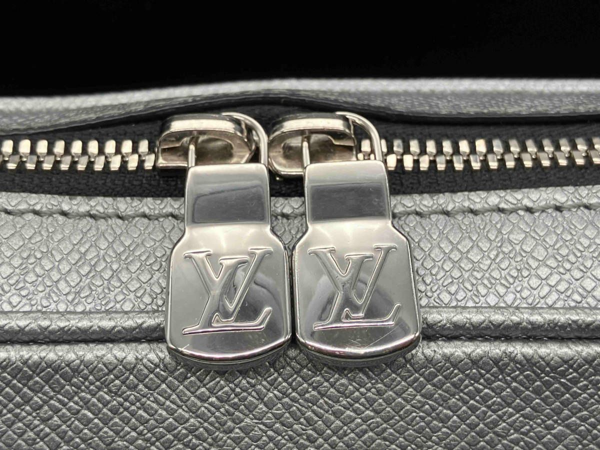 【美品】希少カラーLouis Vuitton アウトドアメッセンジャーPM 美品】希少カラーLouis Vuitton アウトドアメッセンジャーPM