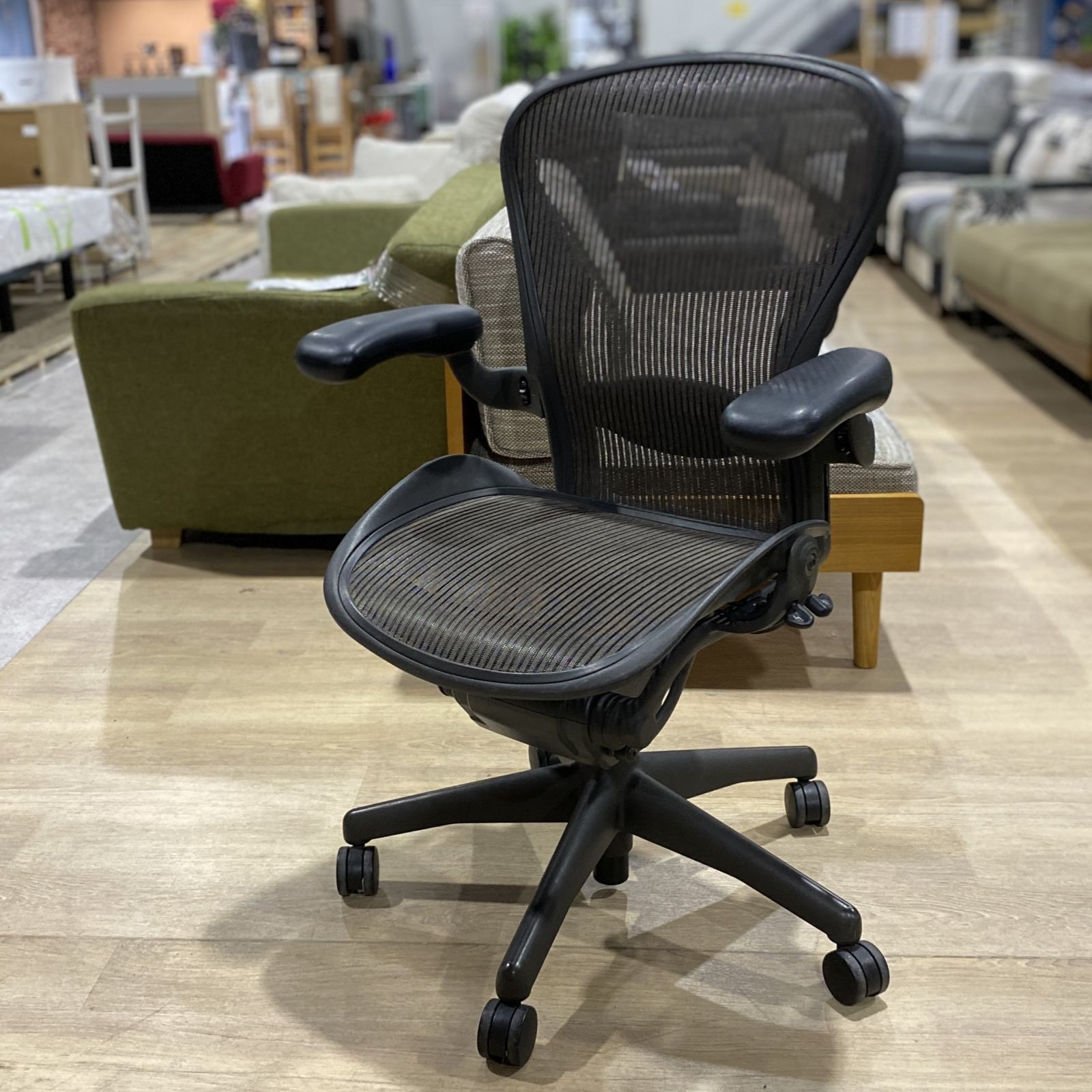 D-10053 ハーマンミラー アーロンチェア ランバーサポート AE123AWB Bサイズ フル装備 メッシュ HermanMiller  オフィスチェア ワークチェア ゲーミングチェア - メルカリ