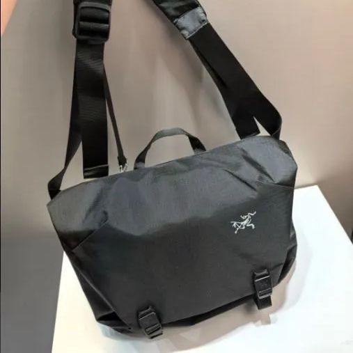 新品未使用 ARC'TERYX Carrier 【Arc'teryx アークテリクス