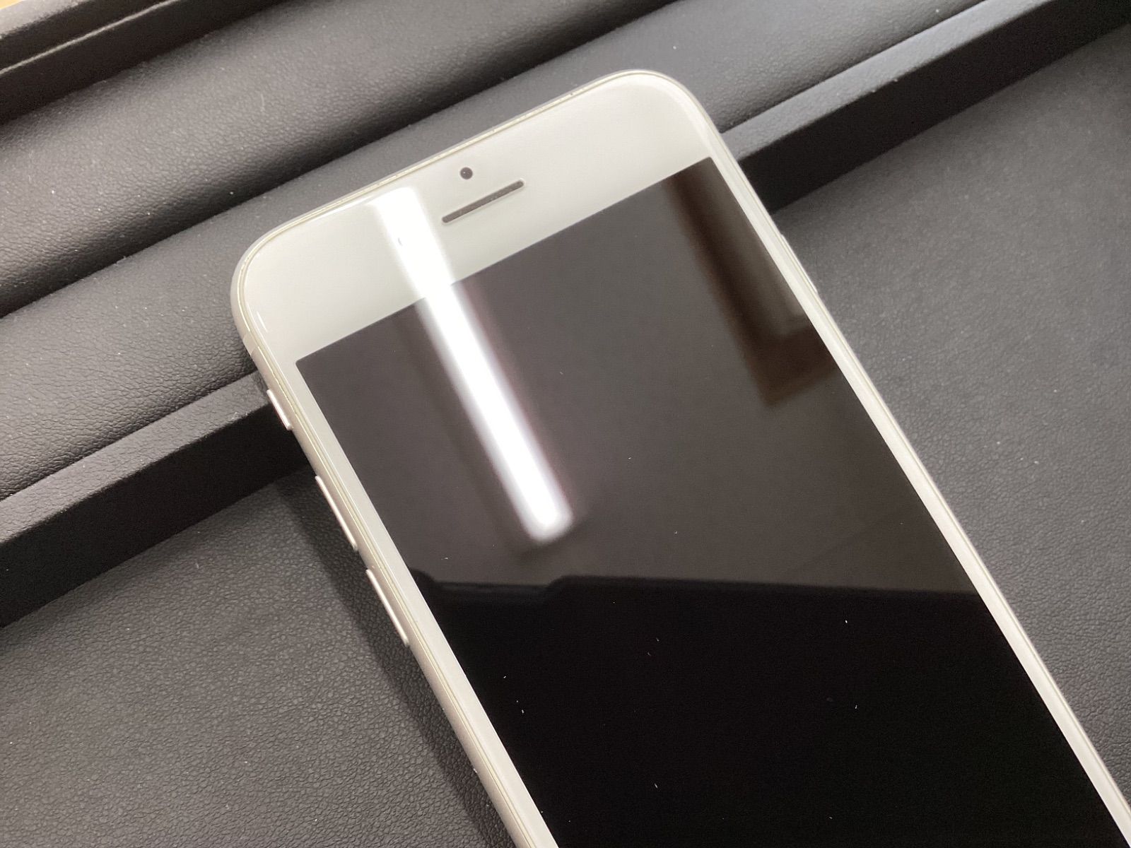 O335 Apple iPhone8 本体 64GB SIMロック解除済み・初期化済み