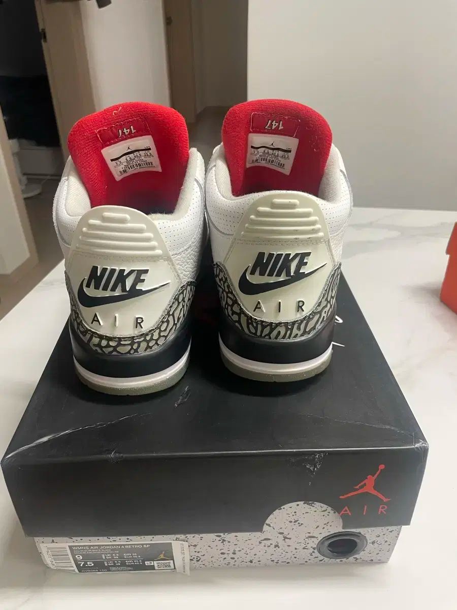 【現品限り】 ジョーダン 3 セメント ブルス 255 サイズ