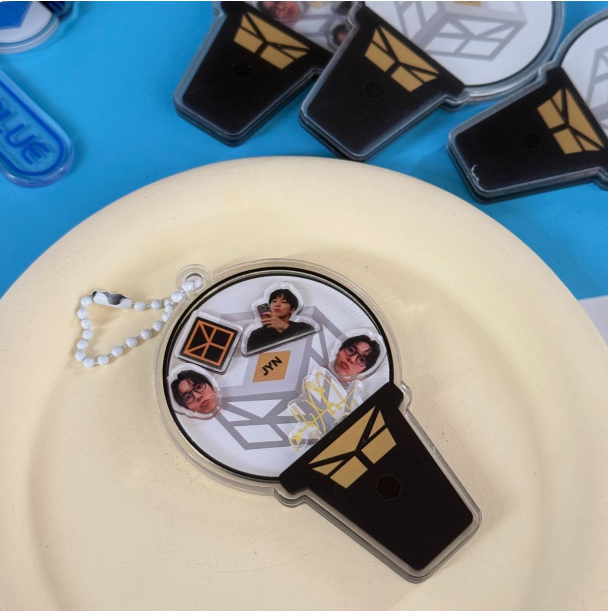 CNBLUE - 【完売品】CNBLUE ヨンファ キーホルダー 希少】CNBLUE ジョン・ヨンファ ホワイトファルコンキーホルダー