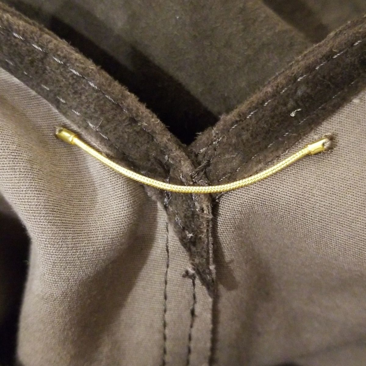 - ダークブラウン