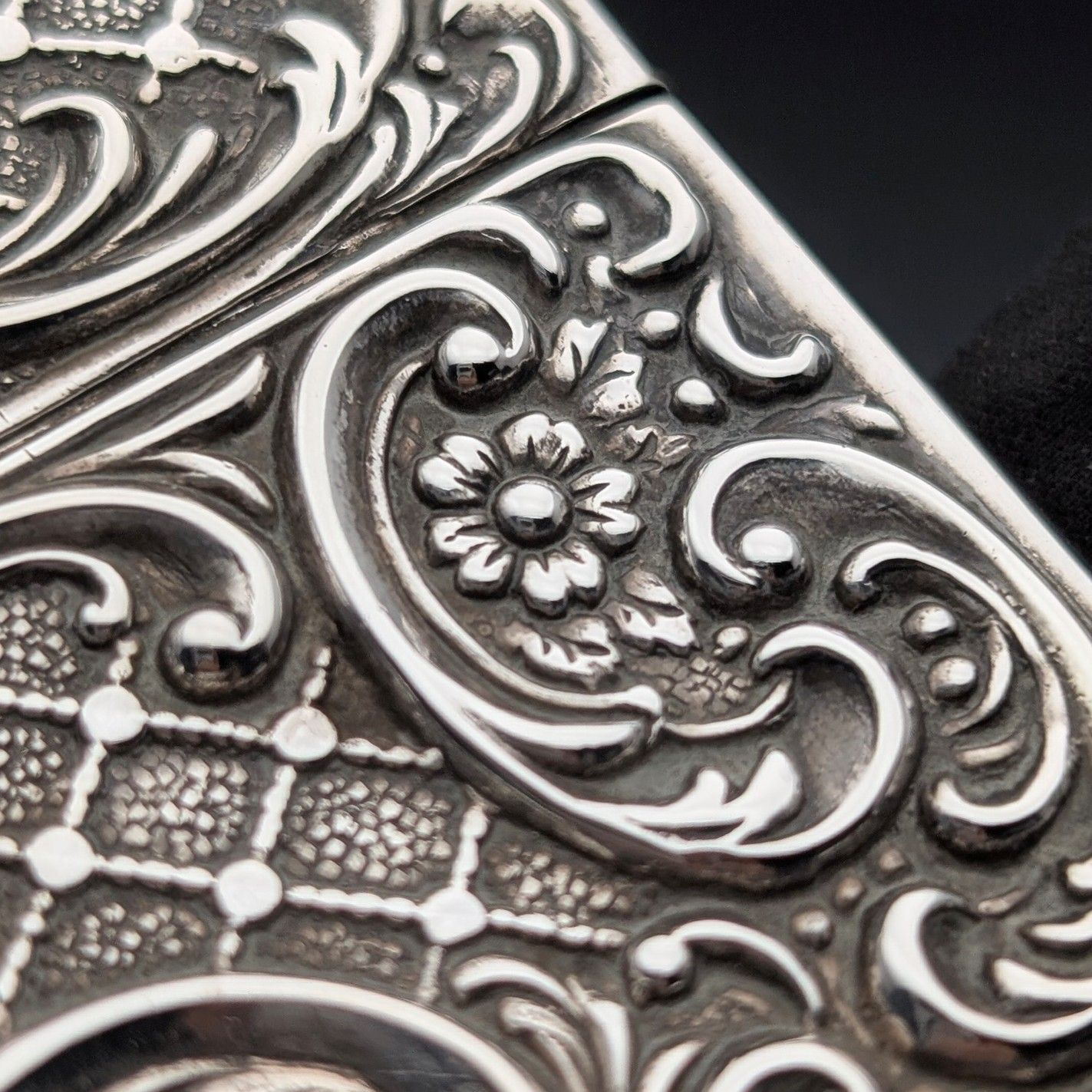 1898年 英国アンティーク 浮き彫り彫刻 純銀製カードケース 69g