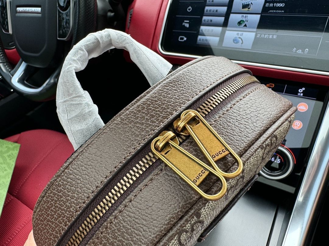 Gucci ブラック レザー バッグ GUCCI ブラックレザーショルダーバッグ