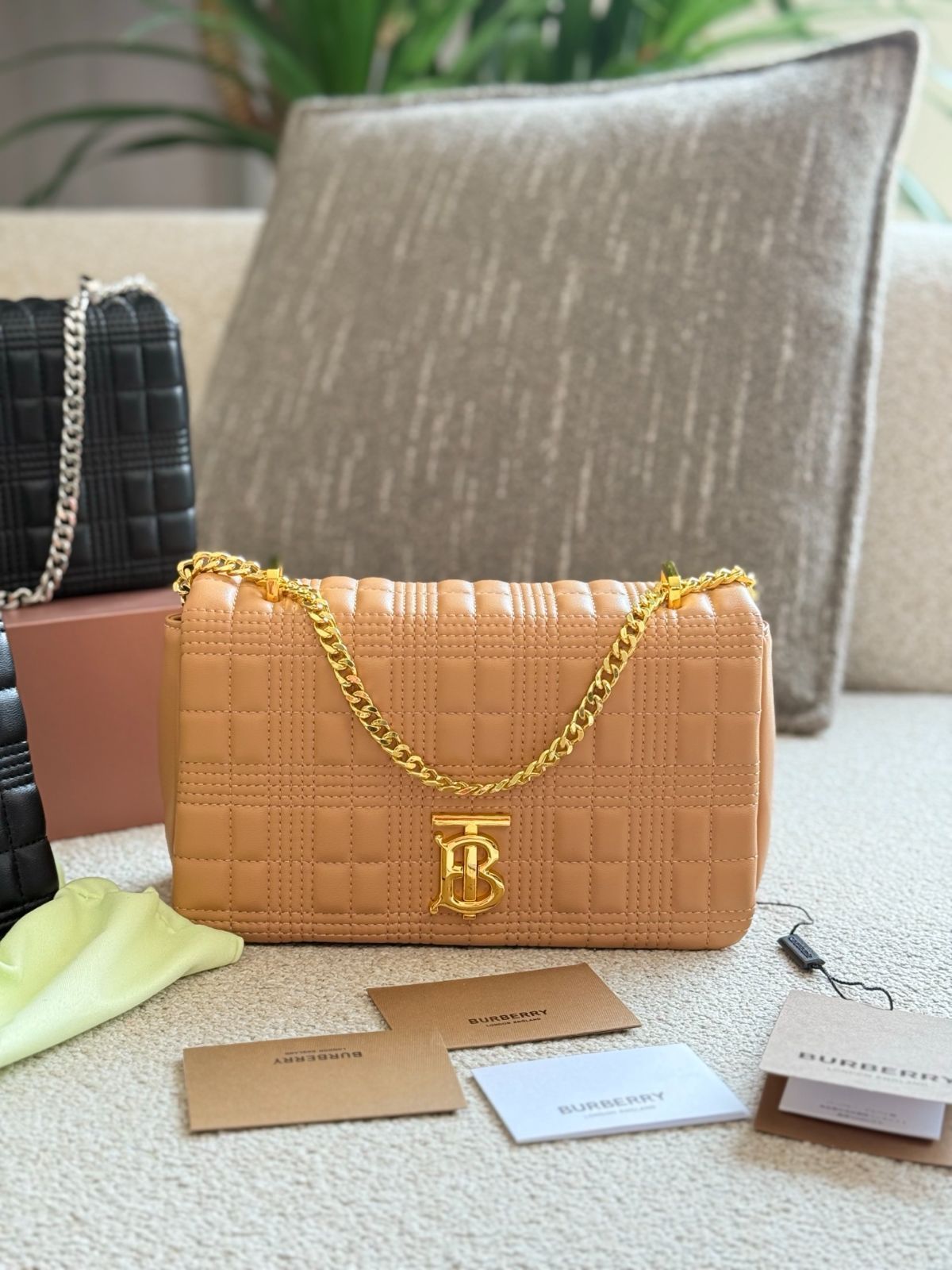 新着 関税送料込み Burberry バーバリー ロゴ ローラ バッグ バーバリーのアイコンバッグ「ローラ」チェック柄のユニセックス