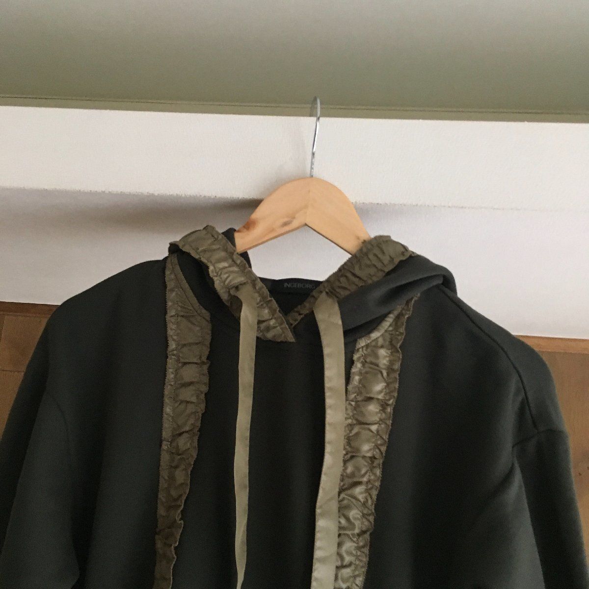 極美品 インゲボルグ(INGEBORG) フリル使いフーディワンピース 定価49,500