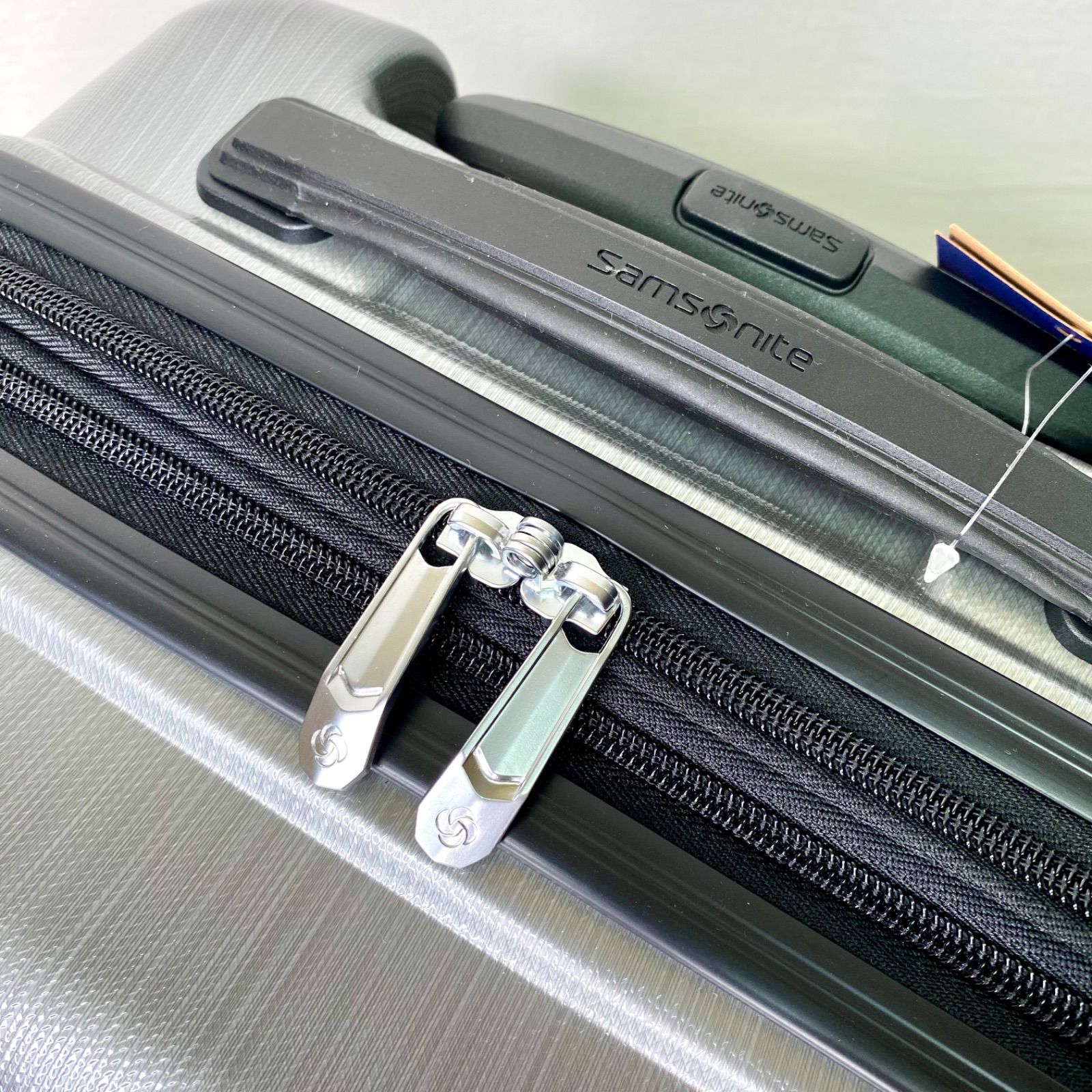 ☆サムソナイト　スーツケース　ジッププラス　20インチ サムソナイト ジッププラス スーツケース シルバー 機内持ち込み