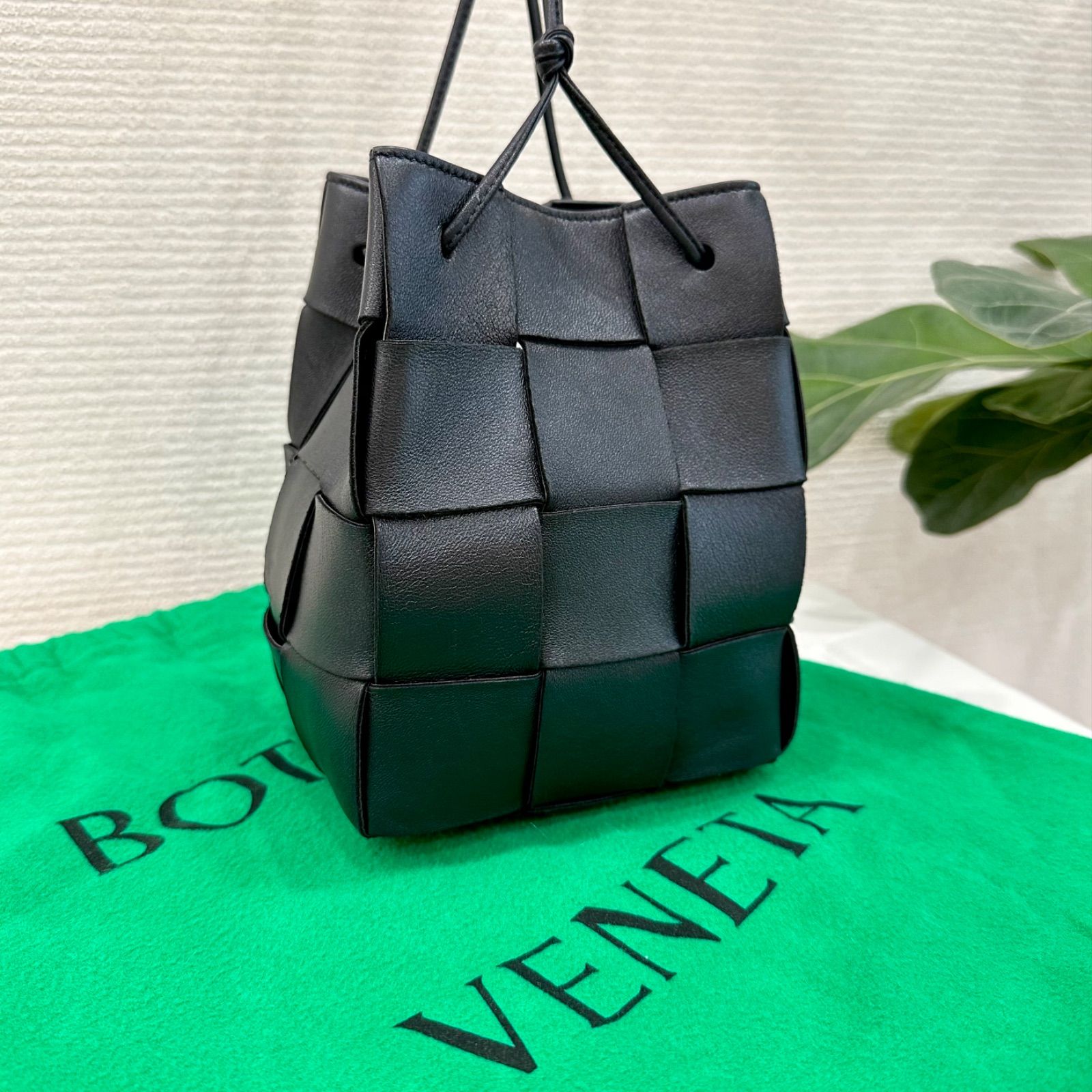 極美品 BOTTEGA VENETA ボッテガ カセット ショルダーバッグ BOTTEGA VENETA ボッテガヴェネタ ショルダーバッグ カセット 737950