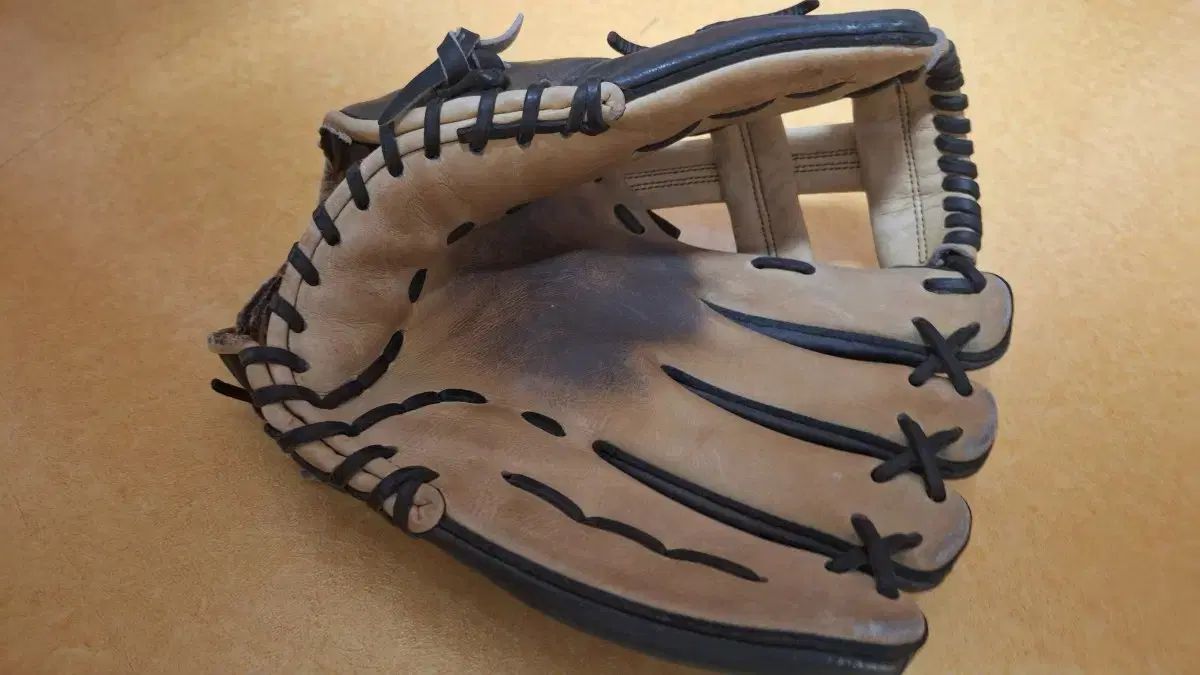 Wilson 硬式 グローブ 海外 日本未発売 A2000 投手用 日本未発売