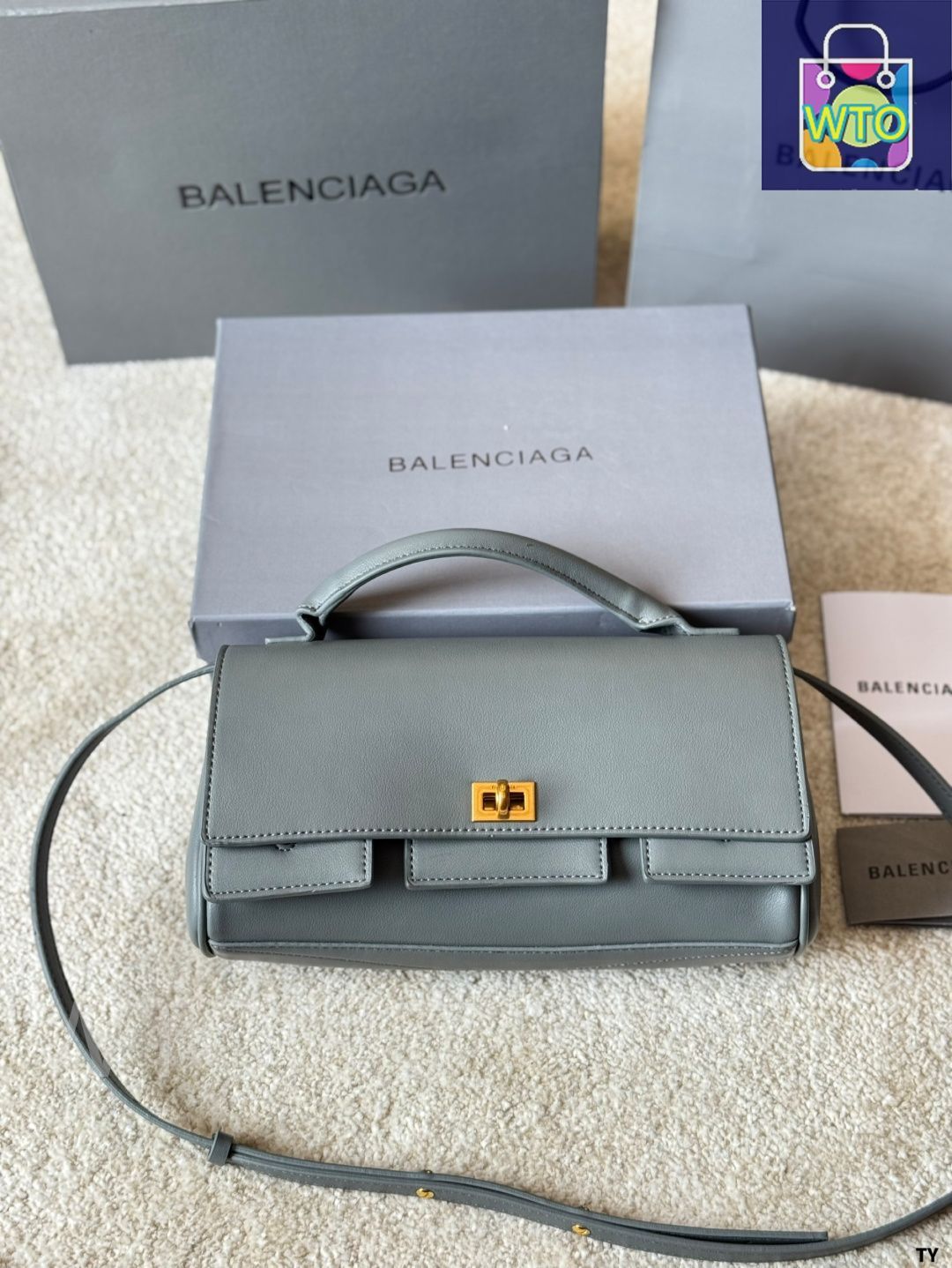 BALENCIAGA グリッターシルバークラッチバッグ A4対応
