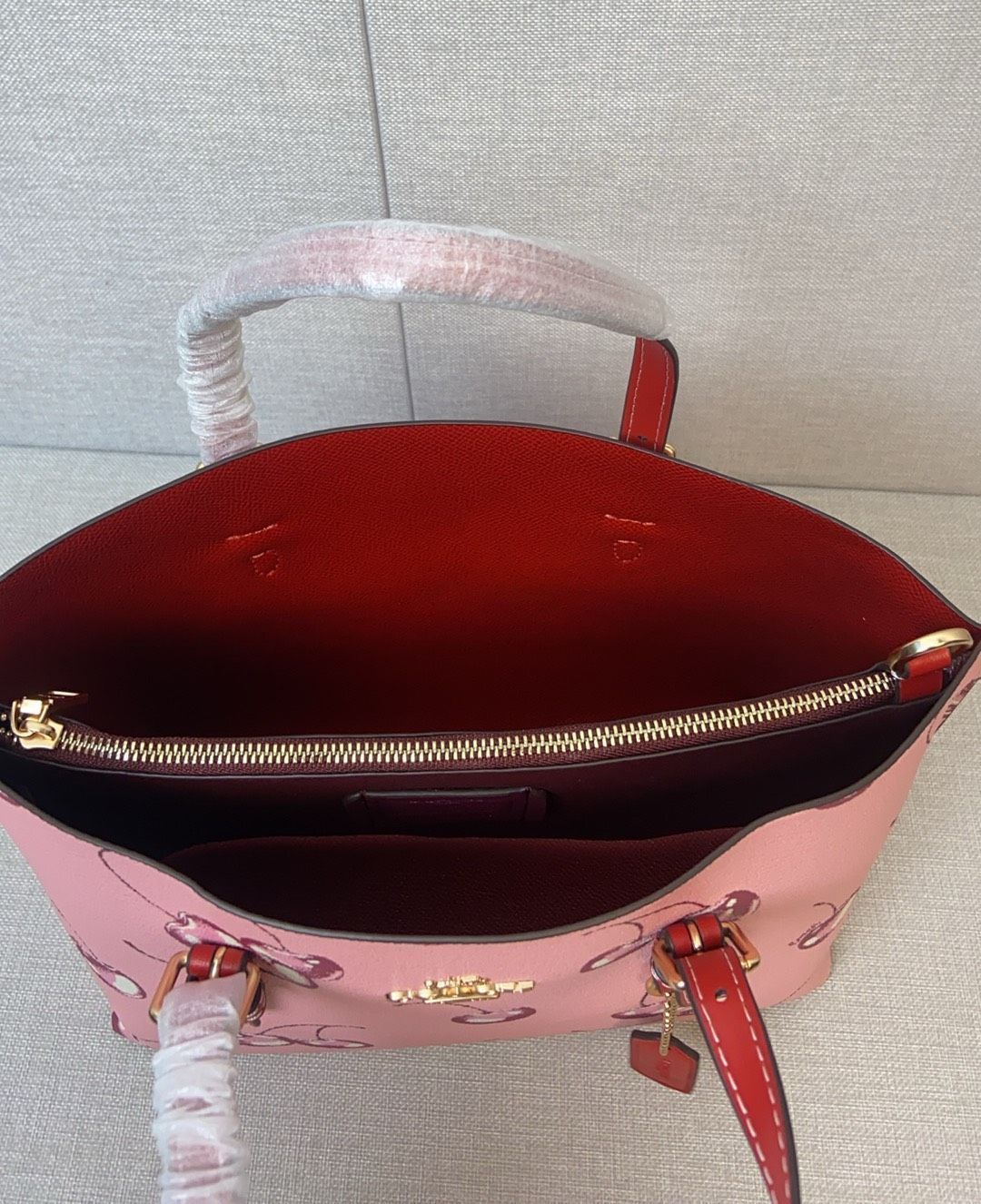 新品 COACH コーチ モリー トートバッグ CR293 チェリープリント 新品 COACH コーチ モリー トートバッグ CR293 チェリープリント