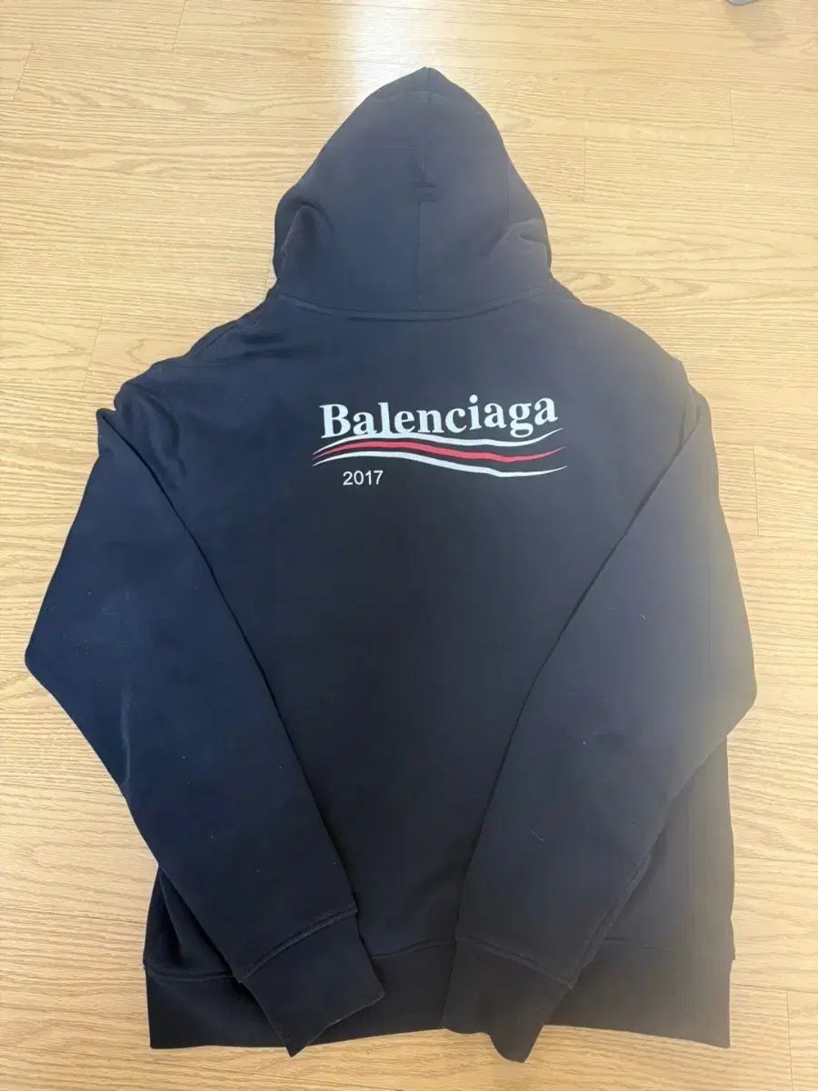 【雷市場（ポンジャン）商品韓国直送】 BALENCIAGA(バレンシアガ) ウェーブロゴ フード付きTシャツ 2017 (限定版)