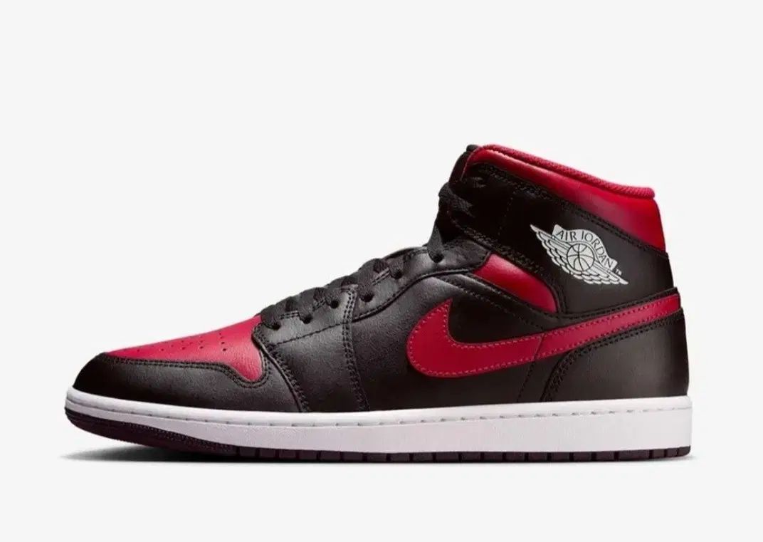 265 NIKE エアジョーダン1 ミッド ブラック スタジャン